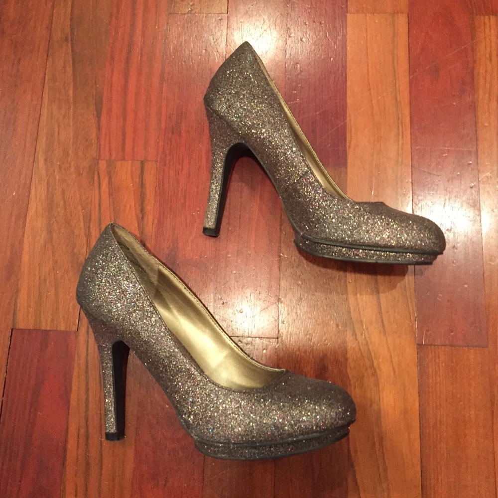 Madden Girl Gold Glitter Heels Classic Pump Design